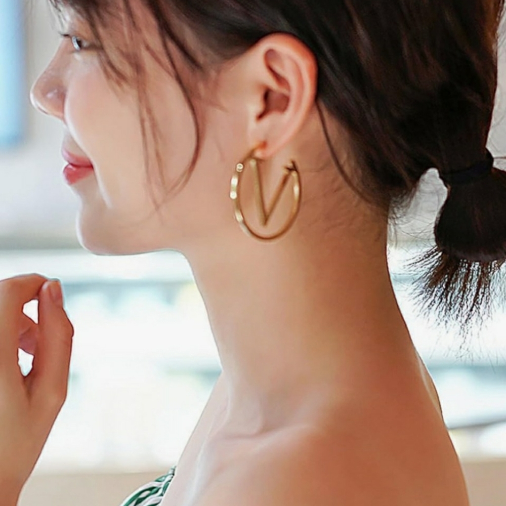 Europe and the United States wind fashion V letter large earrings